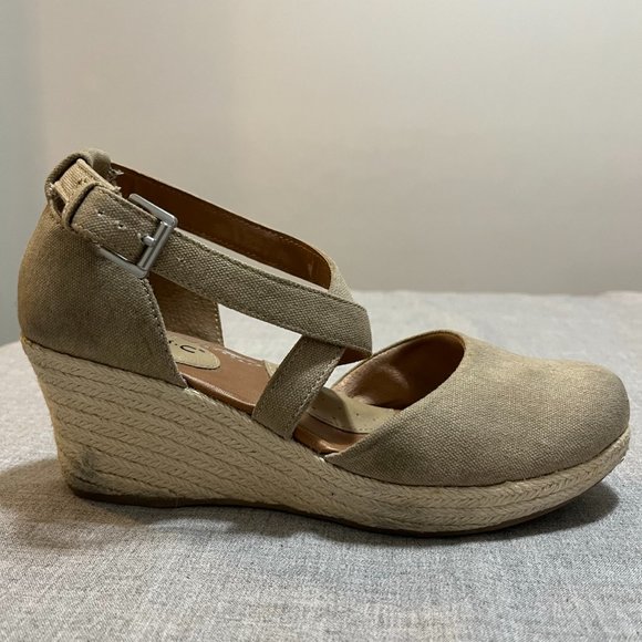 BOC Born Concept Wedge Beige Sandals, size 8M - Picture 8 of 11